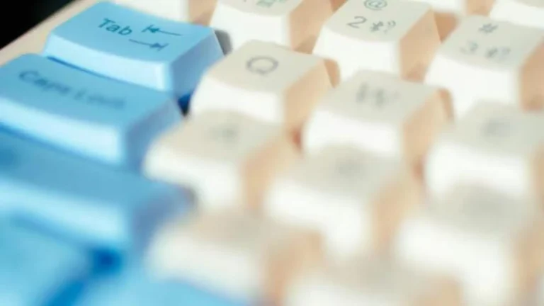 Nuevo Teclado Ergonómico: Adiós a la Postura Incómoda en 2025